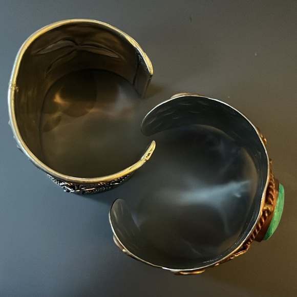 Pair of statement cuff bracelets - Picture 9 of 12